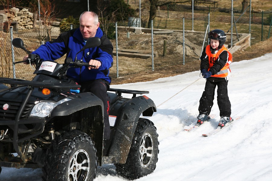 Motoskij�ring za �ta�kolou Honzy Betlacha