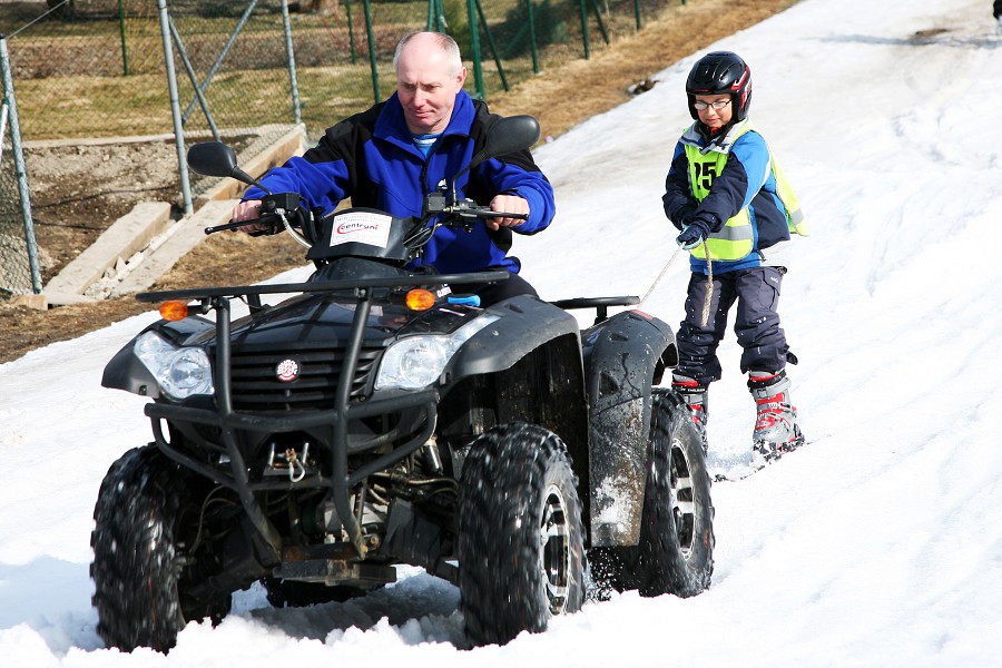 Motoskij�ring za �ta�kolou Honzy Betlacha